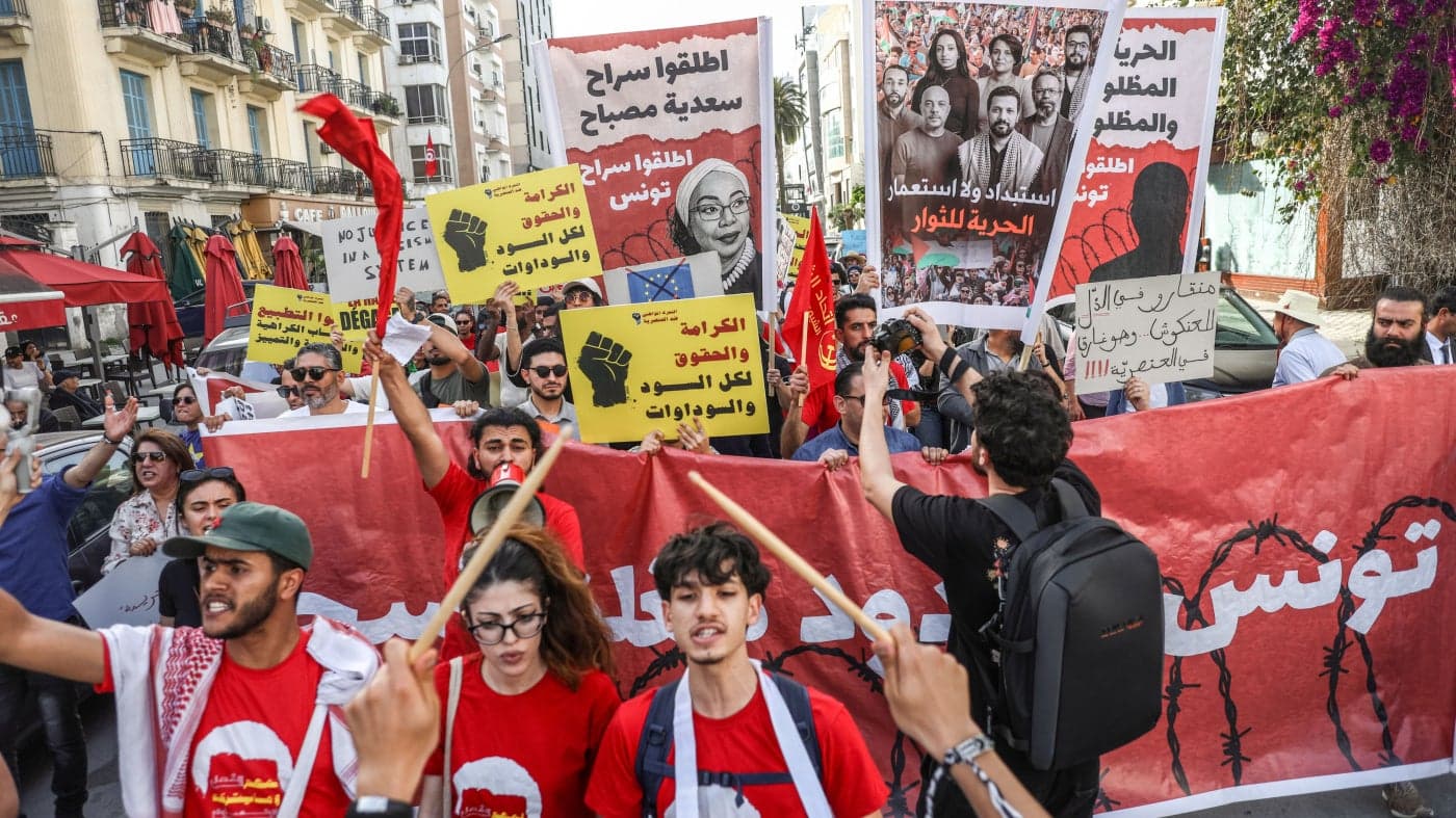 يومن رايتس ووتش: السلطات التونسية تقود حملة ممنهجة لتفكيك المجتمع المدني